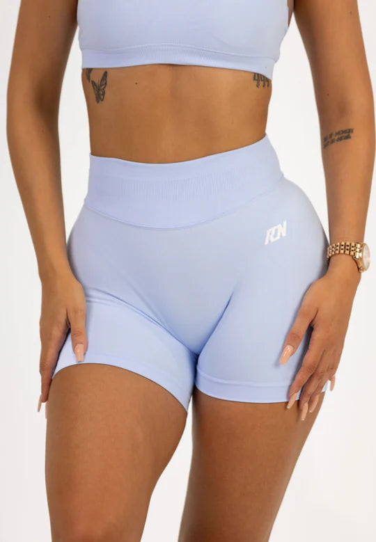 ESSENTIAL 4.5 SHORTS- ICED BLUE