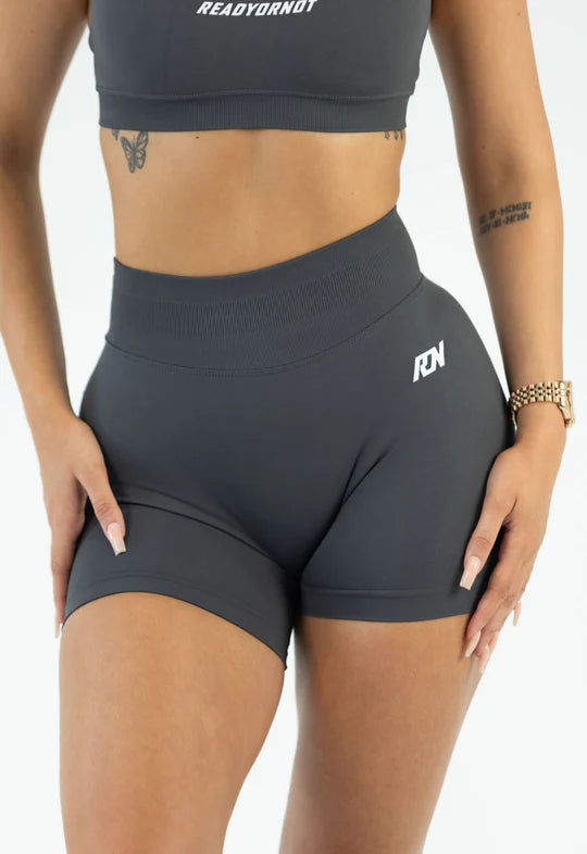 ESSENTIAL 4.5 SHORTS - CHARCOAL